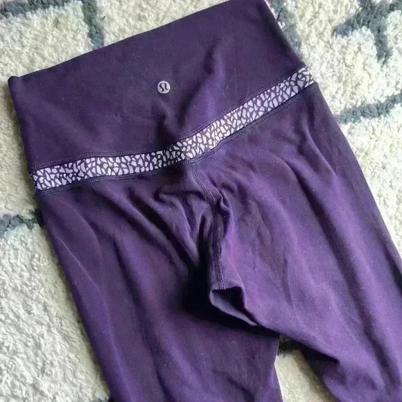 Lululemon Leggings purple and white pattern leggings Size 4 - Picture 4 of 5
